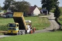 Kozakowice, ul. Biała, w trakcie remontu