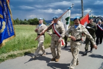 Przemarsz kolumny na miejsce uroczystości, fot. organizatorzy