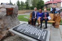 Odsłonięcie tablicy i ławeczki jubileuszowej