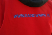 Napis na bluzie www.radiowawa.pl