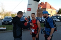 Każdy z zawodników na mecie otrzymał pamiątkowy ceramiczny medal