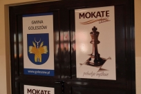 Magnesy promocyjne Mokate i Gminy Goleszów na drzwiach