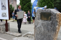 Odsłonięcie kamienia i ławeczki jubileuszowej oraz złożenie kapsuły czasu