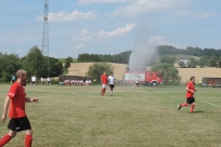 Strażacy schładzają zawodników