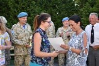 Ceremonia wręczenia nagród dla najlepszych uczestników konkursu strzeleckiego z broni pneumatycznej