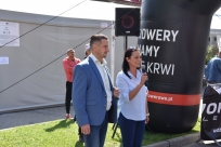 Wójt Gminy Goleszów Sylwia Cieślar oraz Wójt Gminy Dębowiec Tomasz Branny przed startem zawodników