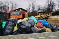 W Goleszowie Górnym i Dolnym, a także w Kozakowicach i Puńcowie mieszkańcy, społecznicy, strażacy, sołtysi, radni gminni i sołeccy zorganizowali akcję sprzątania swojej najbliższej okolicy.