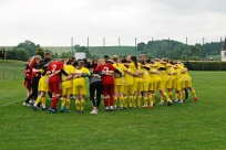 Rozgrywki dziewcząt na stadionie LKS Tempo Puńców, fot. J. Brol