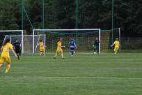 Rozgrywki dziewcząt na stadionie LKS Tempo Puńców, fot. J. Brol