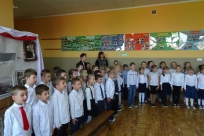 Śpiewanie hymnu w Dzięgielowie