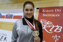 Klaudia Szymańska z medalami, fot. KS SHINDO