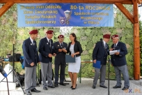 Sylwia Cieślar wręcza odznaczenia, fot. OX.pl