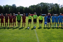 Rozgrywki dziewcząt na stadionie LKS Tempo Puńców, fot. J. Brol