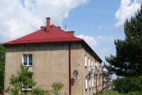 Pierwszy blok z wyremontowanym dachem, fot. Tomasz Lenkiewicz