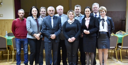 Wójt Sylwia Cieślar, przewodniczący rady Karol Lipowczan, radni Renata Hanus i Ryszard Florczykiewicz, sołtys Andrzej Ernst i przedstawiciele rady sołeckiej