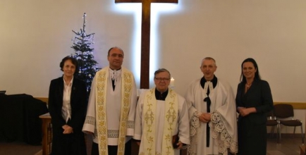 Od lewej: diakon Helena Gajdacz, proboszcz Dariusz Kowala, proboszcz Adam Drożdż, proboszcz Marek Londzin, wójt Sylwia Cieślar