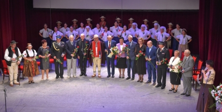 Wszyscy laureaci na scenie cieszyńskiego teatru