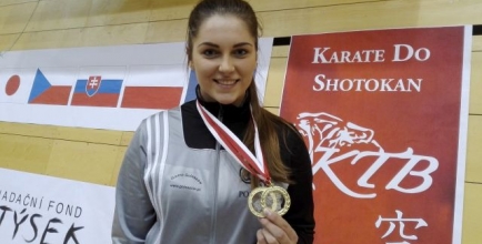 Klaudia Szymańska z medalami, fot. KS SHINDO