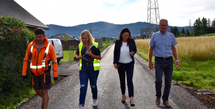 W odbiorze technicznym ul. Orzechowej w Goleszowie Równi uczestniczyła Wójt Gminy Goleszów - Sylwia Cieślar oraz Przewodniczący Rady Gminy Goleszów - Karol Lipowczan.