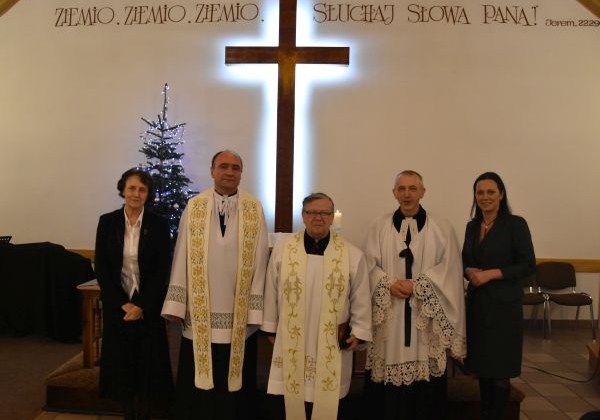 Od lewej: diakon Helena Gajdacz, proboszcz Dariusz Kowala, proboszcz Adam Drożdż, proboszcz Marek Londzin, wójt Sylwia Cieślar