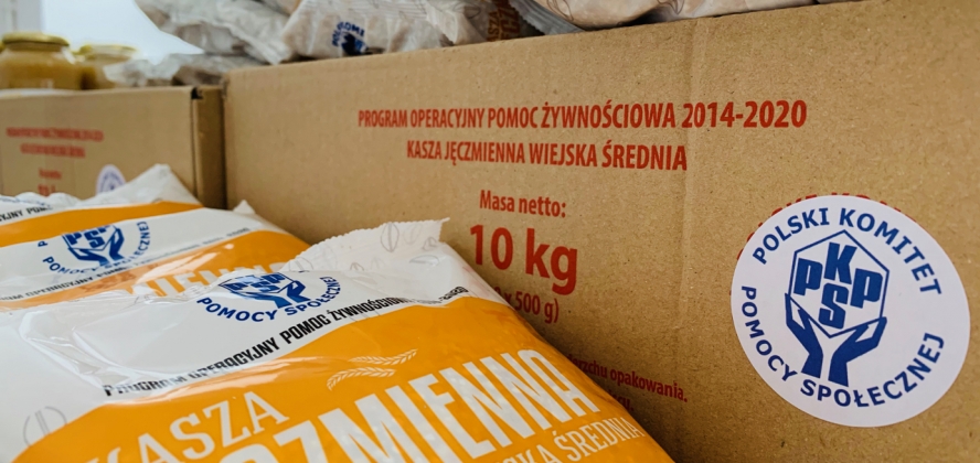 Artykuły warzywne i owocowe, a także produkty mleczne i mięsne to tylko niektóre z elementów paczek żywnościowych, które za pośrednictwem pracowników Gminnego Ośrodka Pomocy Społecznej w Goleszowie.