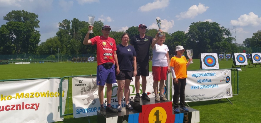 Anna Stanieczek i Przemysław Konecki na najwyższym stopniu podium, fot. Orlik