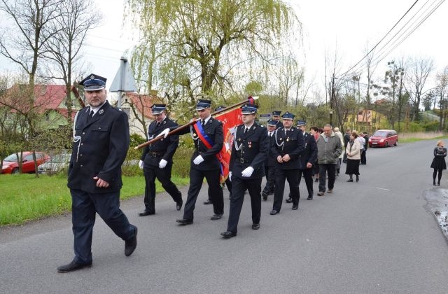 Przemarsz strażaków, fot. z archiwum OSP Leszna Górna