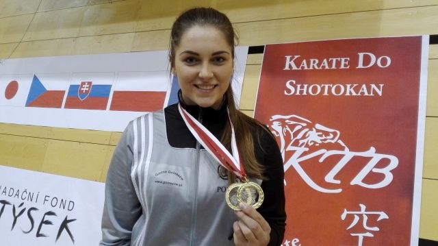 Klaudia Szymańska z medalami, fot. KS SHINDO